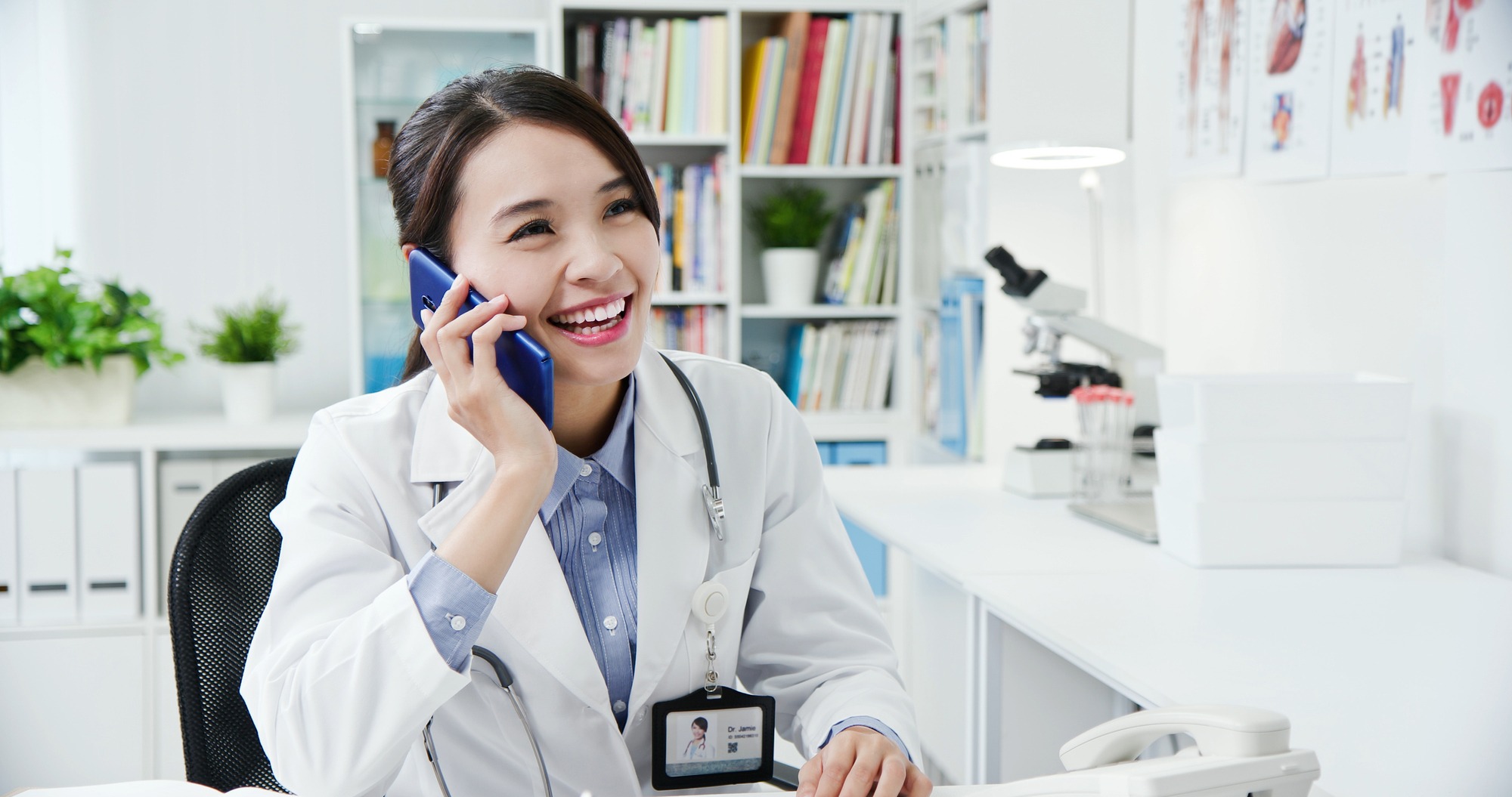 Telemedicine concept - asian female doctor explain to the patient about the disease by talking on cellphone